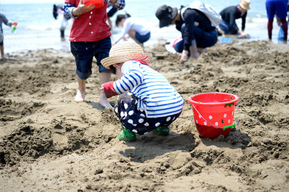初めてでも安心！潮干狩りに必要な道具・時期・服装は？